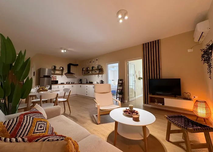 Gorgeous Seaside Apartment #2